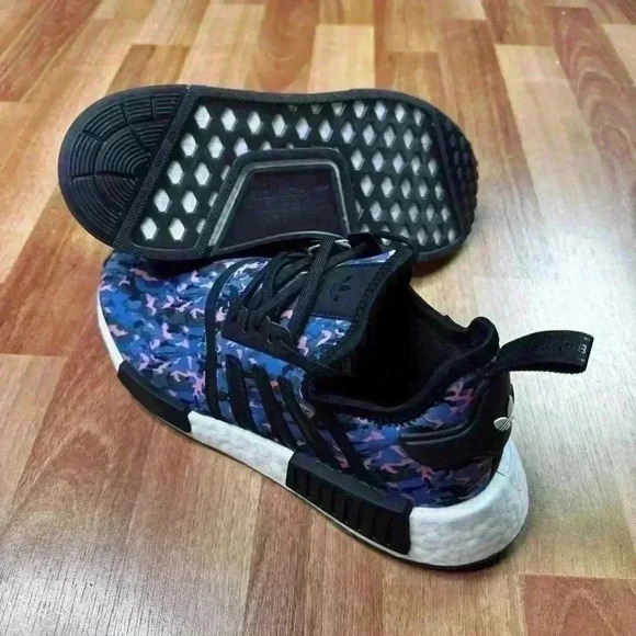 💰HUGE CLEARANCE SALE 💰 Adidas NMD_R1 (HQ6183) Womens Shoes  Size 8 - Picture 3 of 12